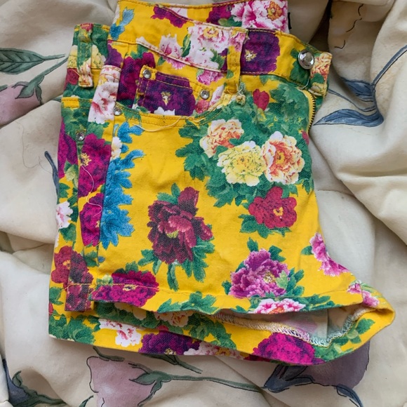 Shorts - Picture 3 of 3